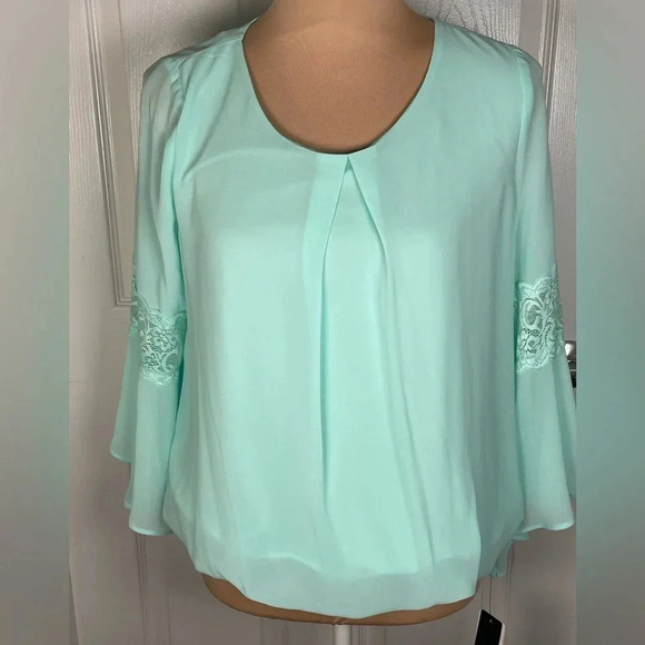 ✨BCX Mint Green Bell‎ Sleeve Top, M - Picture 4 of 9
